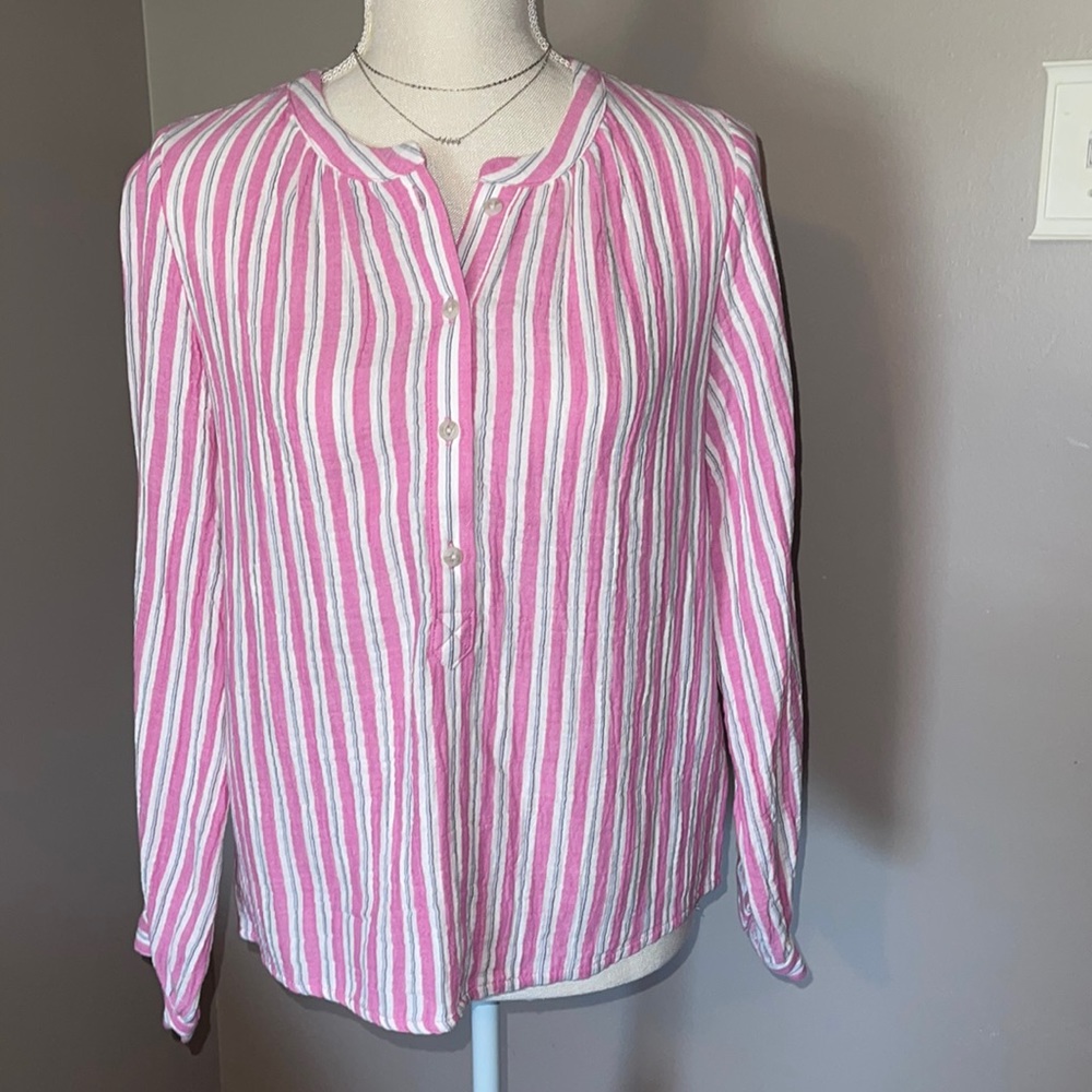 Woman’s Universal thread top
